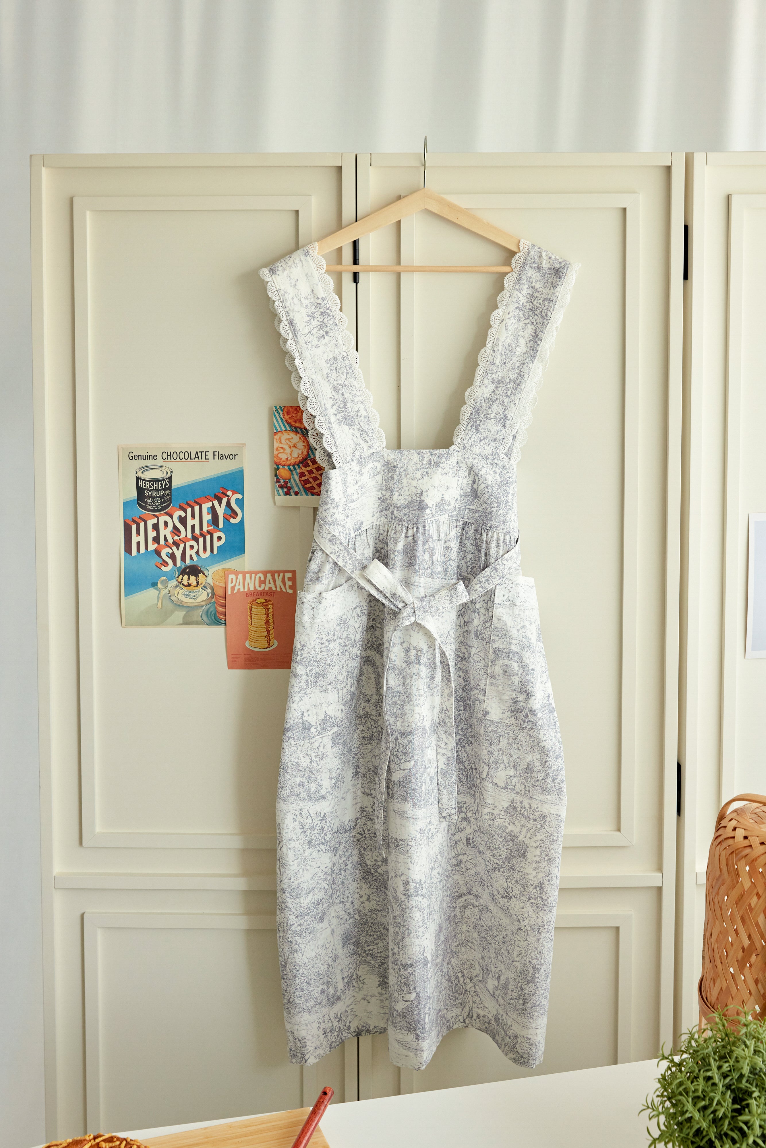 【siiilon】エプロンSIIILON pure apron dress SIIILON (シーロン） Prototype epron dress white - The Galaxy